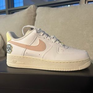 W Air Force 1 ‘07 SE NN.  Woman’s 7.5. Brand new with tags. Never worn.